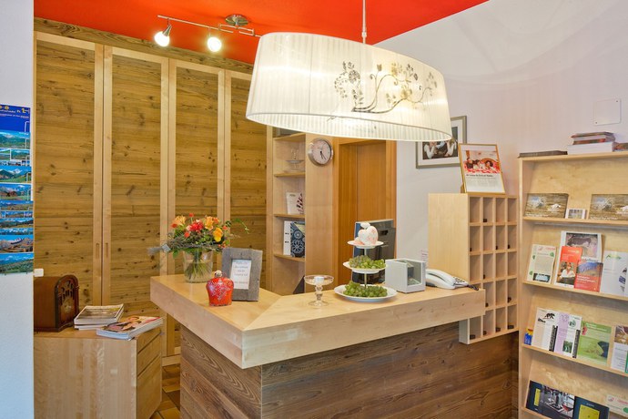 Imagen de los interiores del Hotel Hotel-Restaurant B&uuml;rchnerhof. Foto 20