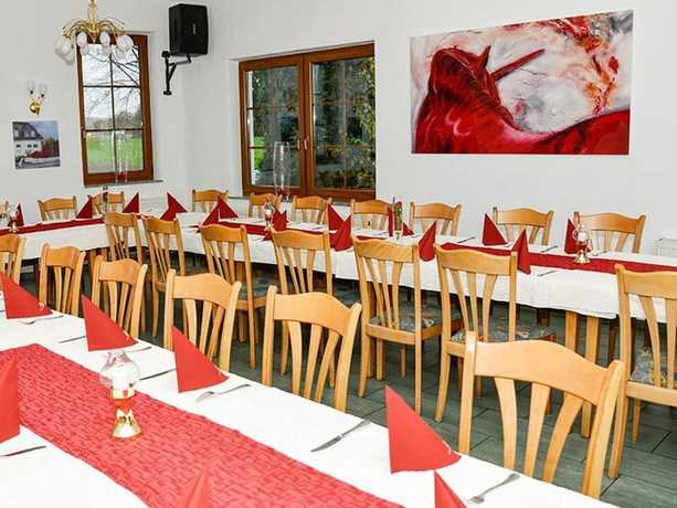 Imagen del bar/restaurante del Hotel Hotel-Restaurant Rotes Einhorn Superior. Foto 3