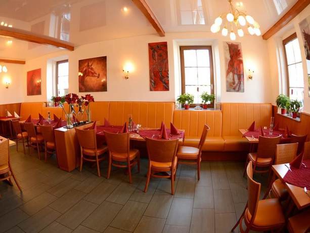 Imagen del bar/restaurante del Hotel Hotel-Restaurant Rotes Einhorn Superior. Foto 4