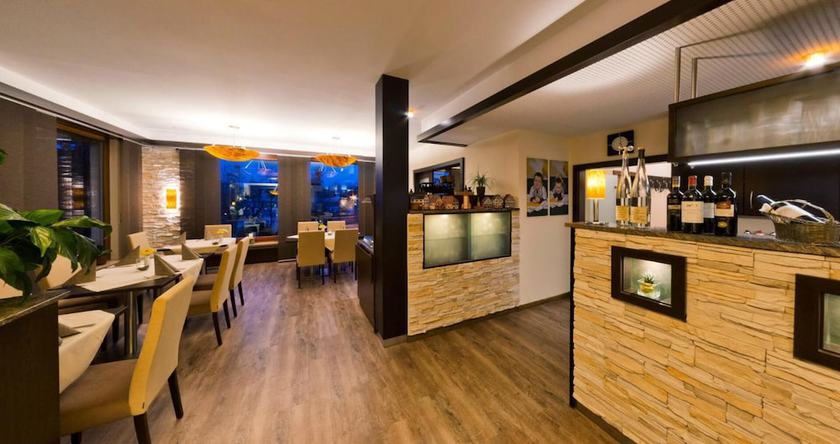Imagen del bar/restaurante del Hotel Hotel-Restaurant Sonneneck. Foto 5