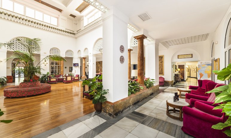 Imagen de los interiores del Hotel Hoteles Globales Reina Cristina. Foto 20