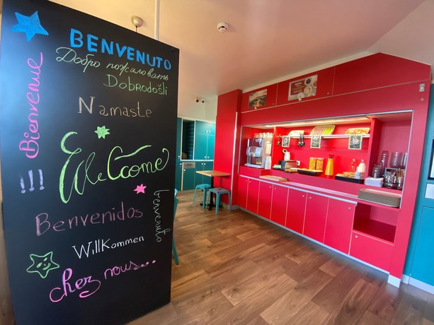 Imagen de los interiores del Hotel Hotelf1 Laval. Foto 20