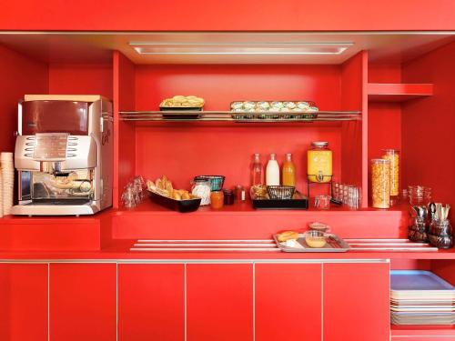 Imagen del bar/restaurante del Hotel Hotelf1 Vannes. Foto 7