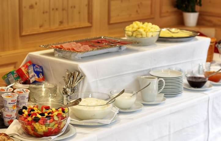 Imagen del bar/restaurante del Hotel Hotel-gasthof Neum&uuml;hle. Foto 5