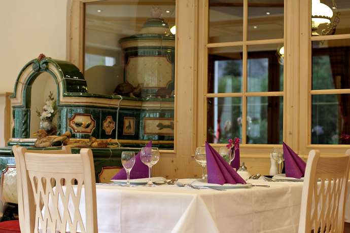 Imagen del bar/restaurante del Hotel Hotel-gasthof Neum&uuml;hle. Foto 7