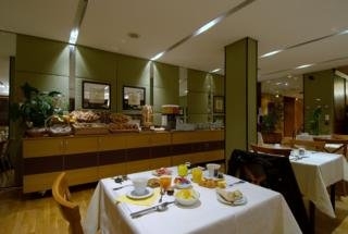 Imagen del bar/restaurante del Hotel Hotelience Ferney Voltaire Geneve Aeroport. Foto 4