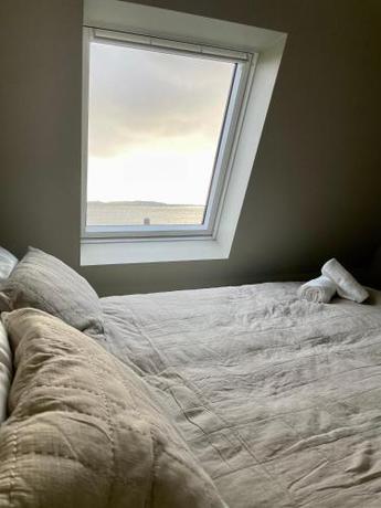Imagen de la habitación del Hotel Hotell Han&ouml;hus H&auml;llevik. Foto 15