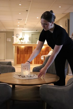 Imagen de los interiores del Hotel Hotell R&aring;dhuset. Foto 20