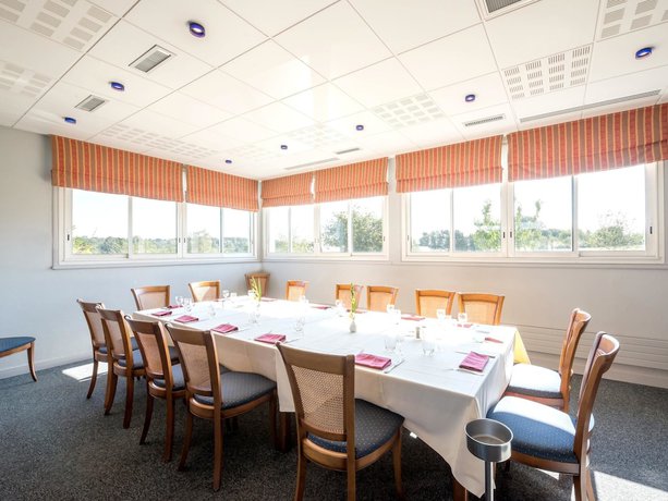 Imagen del bar/restaurante del Hotel Hotellerie Saint Jean. Foto 6