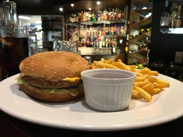 Imagen del bar/restaurante del Hotel Hotelli Carneval. Foto 4