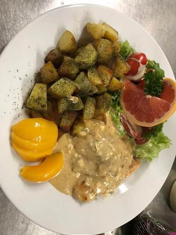 Imagen del bar/restaurante del Hotel Hotelli Carneval. Foto 7