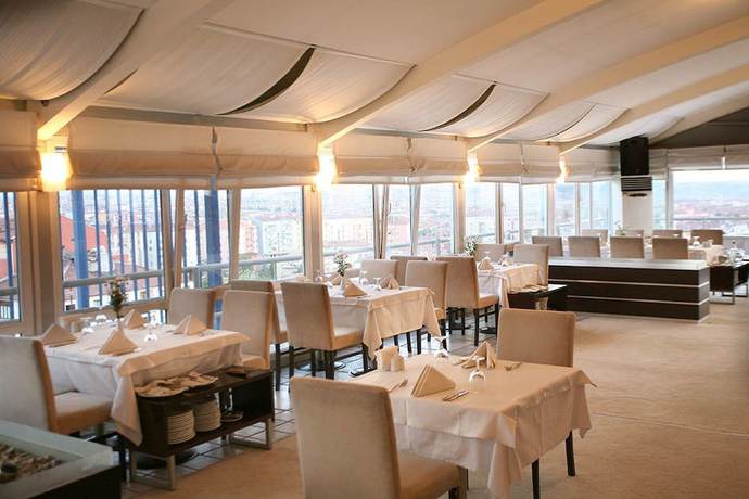 Imagen del bar/restaurante del Hotel Hotels Dalgiclar. Foto 2