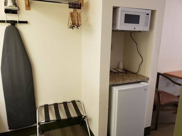 Imagen de la habitación del Hotel Hotsprings Village Inn. Foto 3