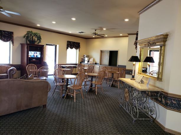 Imagen del bar/restaurante del Hotel Hotsprings Village Inn. Foto 2