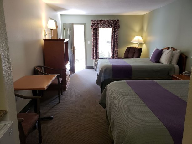 Imagen de la habitación del Hotel Hotsprings Village Inn. Foto 5