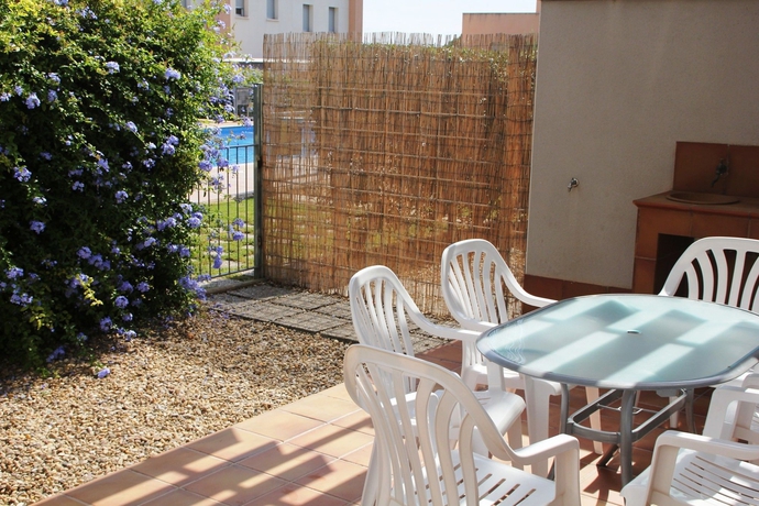 Imagen de los exteriores del Hotel Hotur Via Augusta. Foto 12