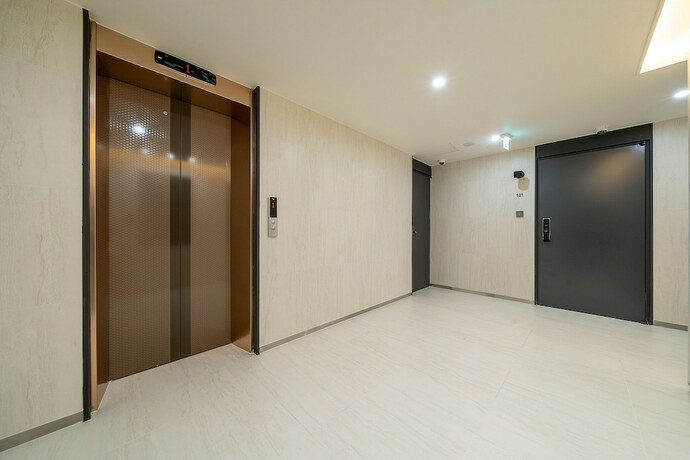 Imagen general del Hotel Hound Gimhae Samgye. Foto 1