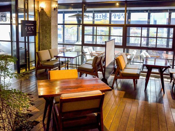 Imagen del bar/restaurante del Hotel Hound Hotel. Foto 6