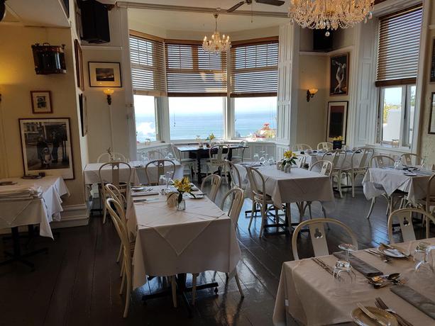 Imagen del bar/restaurante del Hotel Housel Bay. Foto 8