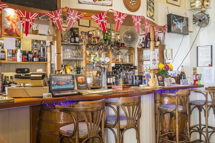 Imagen del bar/restaurante del Hotel Housel Bay. Foto 11