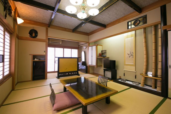 Imagen de la habitación del Hotel Housenkaku. Foto 8