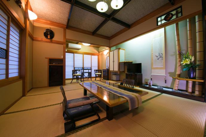 Imagen de la habitación del Hotel Housenkaku. Foto 10