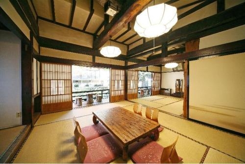 Imagen de la habitación del Hotel Houshi Onsen Chojukan. Foto 6