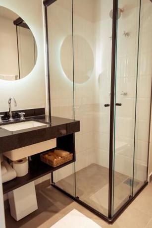 Imagen de la habitación del Hotel Housi Paulista. Foto 20