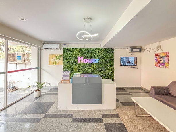 Imagen de los interiores del Hotel Housr 1 RK Sector 27 Gurgaon Golf Course. Foto 11