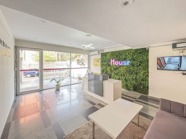 Imagen de los interiores del Hotel Housr 1 RK Sector 27 Gurgaon Golf Course. Foto 12