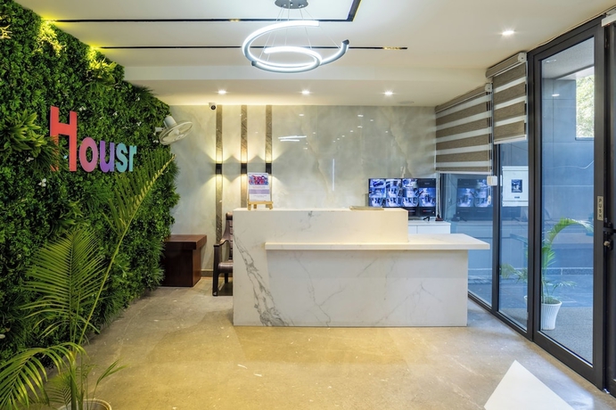 Imagen de los interiores del Hotel Housr Sector 42 Gurgaon Golf Course Road. Foto 11