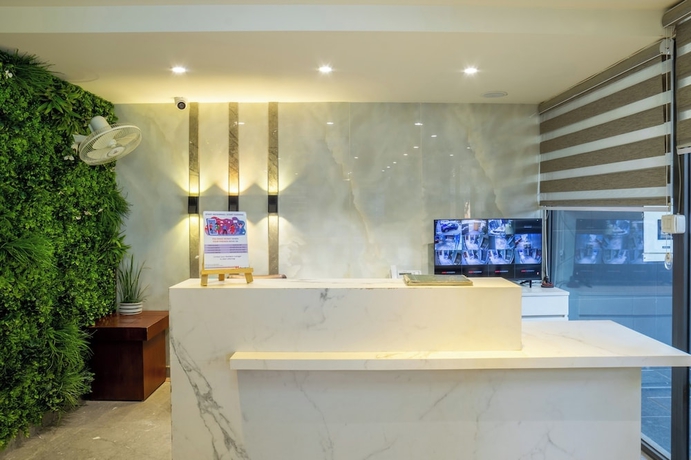 Imagen de los interiores del Hotel Housr Sector 42 Gurgaon Golf Course Road. Foto 13