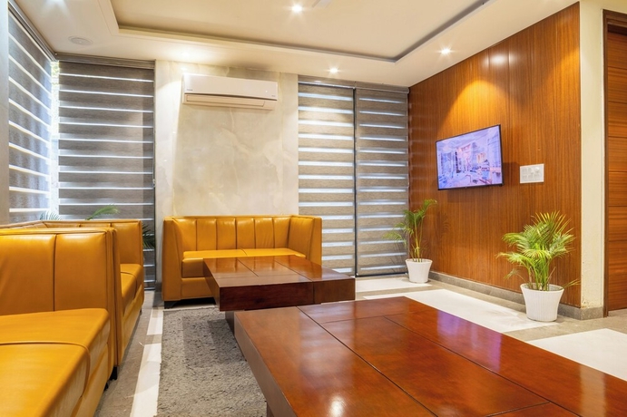 Imagen de los interiores del Hotel Housr Sector 42 Gurgaon Golf Course Road. Foto 16