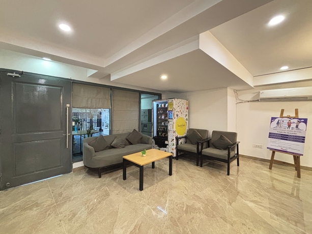 Imagen de los interiores del Hotel Housr Sector 49 Gurgaon Near Spaze IT. Foto 16
