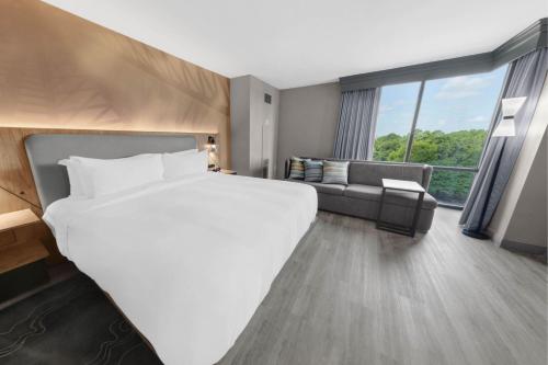 Imagen de la habitación del Hotel Houston Marriott North. Foto 18