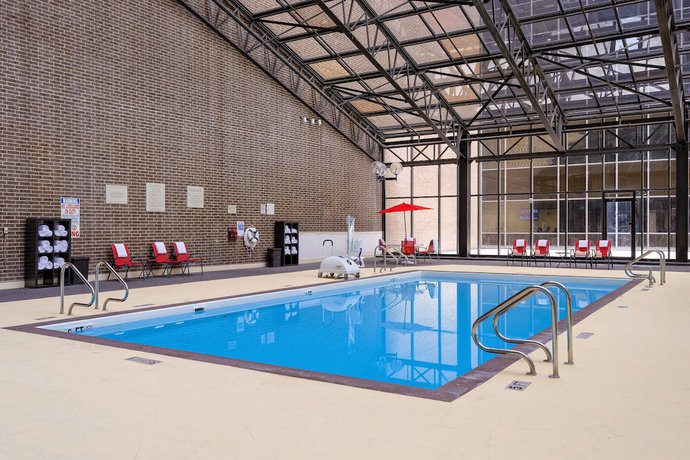 Imagen de la piscina del Hotel Houston Marriott West Loop By The Galleria. Foto 20