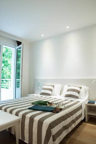 Imagen de la habitación del Hotel Houston Suites. Foto 2