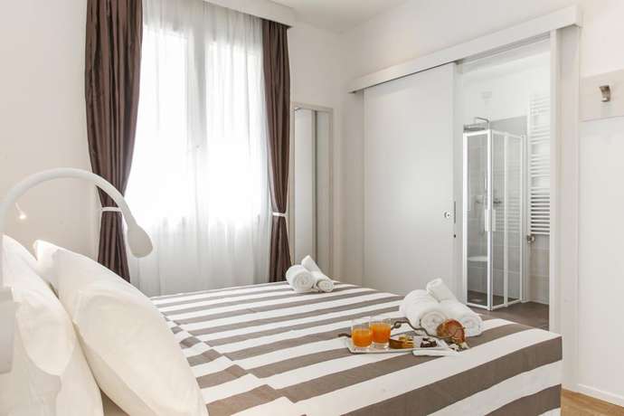 Imagen de la habitación del Hotel Houston Suites. Foto 5