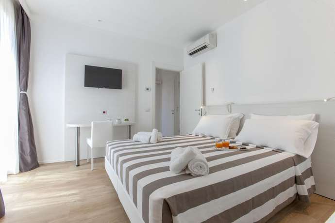 Imagen de la habitación del Hotel Houston Suites. Foto 10