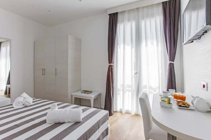 Imagen de la habitación del Hotel Houston Suites. Foto 12