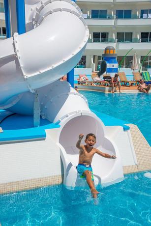 Imagen de la piscina del Hotel Hovima La Pinta Beachfront Family. Foto 18