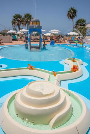 Imagen de la piscina del Hotel Hovima La Pinta Beachfront Family. Foto 19