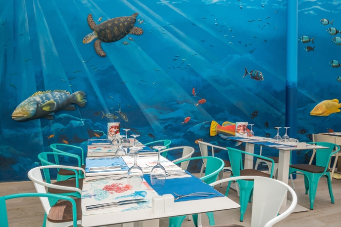 Imagen del bar/restaurante del Hotel Hovima La Pinta Beachfront Family. Foto 5