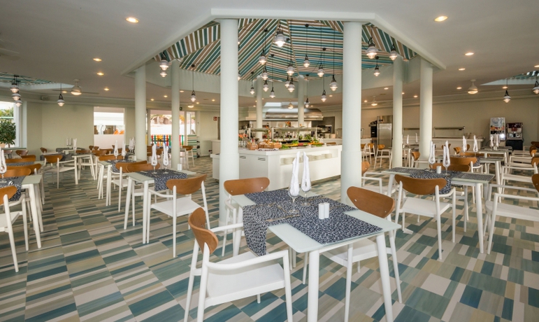 Imagen del bar/restaurante del Hotel Hovima La Pinta Beachfront Family. Foto 6