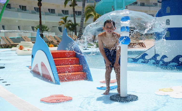 Imagen de la piscina del Hotel Hovima La Pinta Beachfront Family. Foto 23