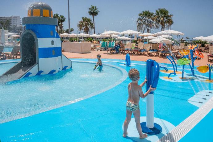 Imagen de la piscina del Hotel Hovima La Pinta Beachfront Family. Foto 24