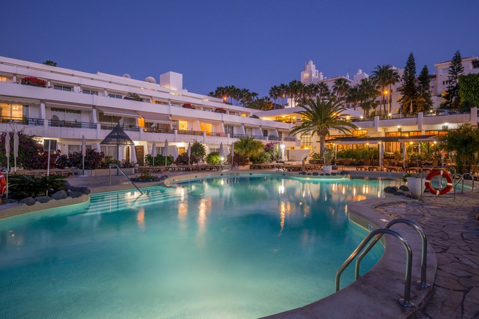 Imagen de la piscina del Hotel Hovima Panorama. Foto 6