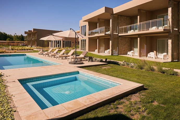 Imagen general del Hotel Howard Johnson Alcántara Boutique Chacras de Coria, Mendoza. Foto 1