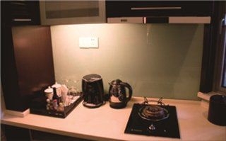 Imagen de la habitación del Hotel Howard Johnson All Suites. Foto 11