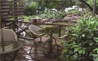 Imagen del bar/restaurante del Hotel Howard Johnson All Suites. Foto 10